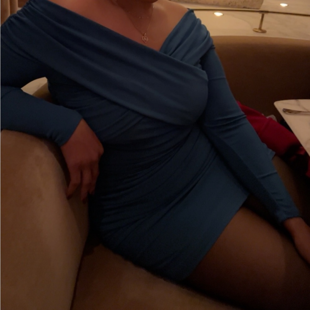 Abercrombie Ruched off the shoulder dress - Picture 3 of 3
